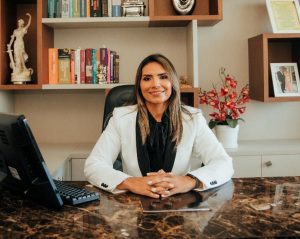 Advogada e docente da Florence Alda Fernanda Bayma