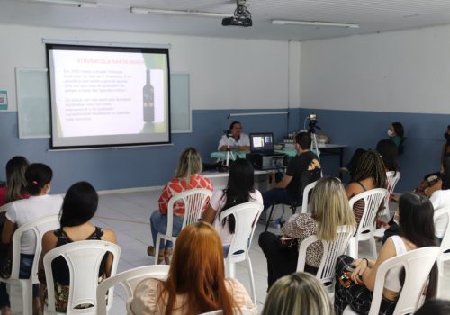 Curso de Estética e Cosmética realiza palestra com a presença da esteticista Katia Nunes